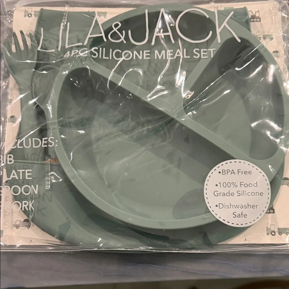 Silicone Toddler Feeding Set with Pocket Bib in Sage